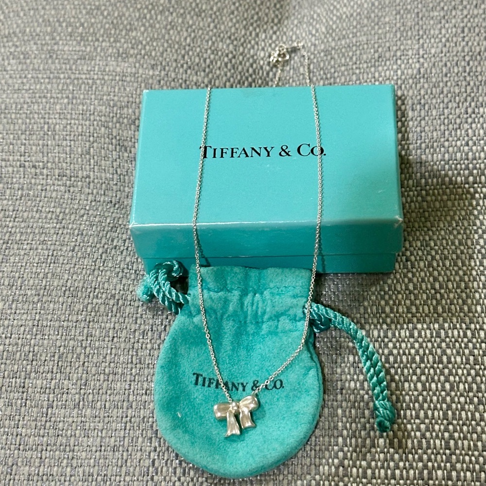 Tiffany & Co. Silver ribbon Pendant Necklace